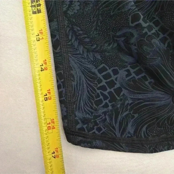 Women’s Lululemon Train Times Crop 17” Size 6 Nouveau Mach Blue Black - Picture 9 of 10